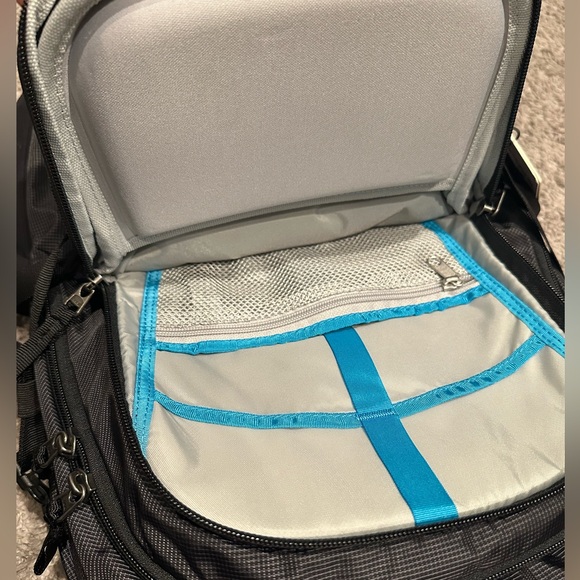 Thule EnRoute Escort 2 Daypack, Black - BRAND NEW - Picture 8 of 8